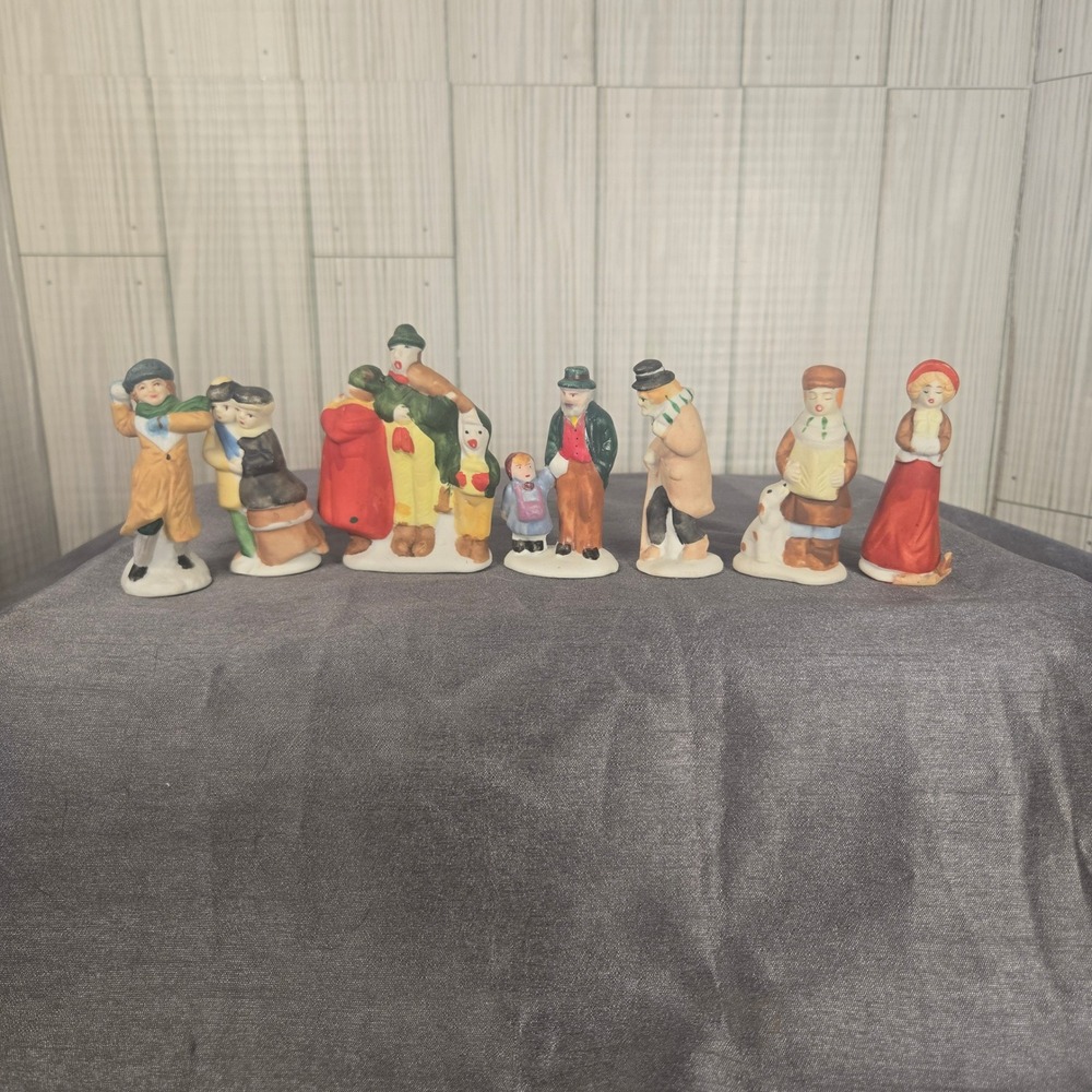 Lemax Village Figures Set of‎ 7 Christmas Carolers Snow Winter Scene